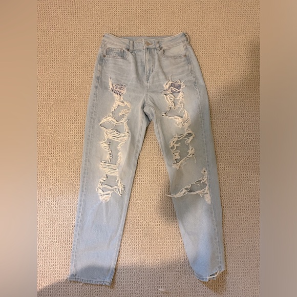 size 4 light wash ripped american eagle jeans - Picture 1 of 5